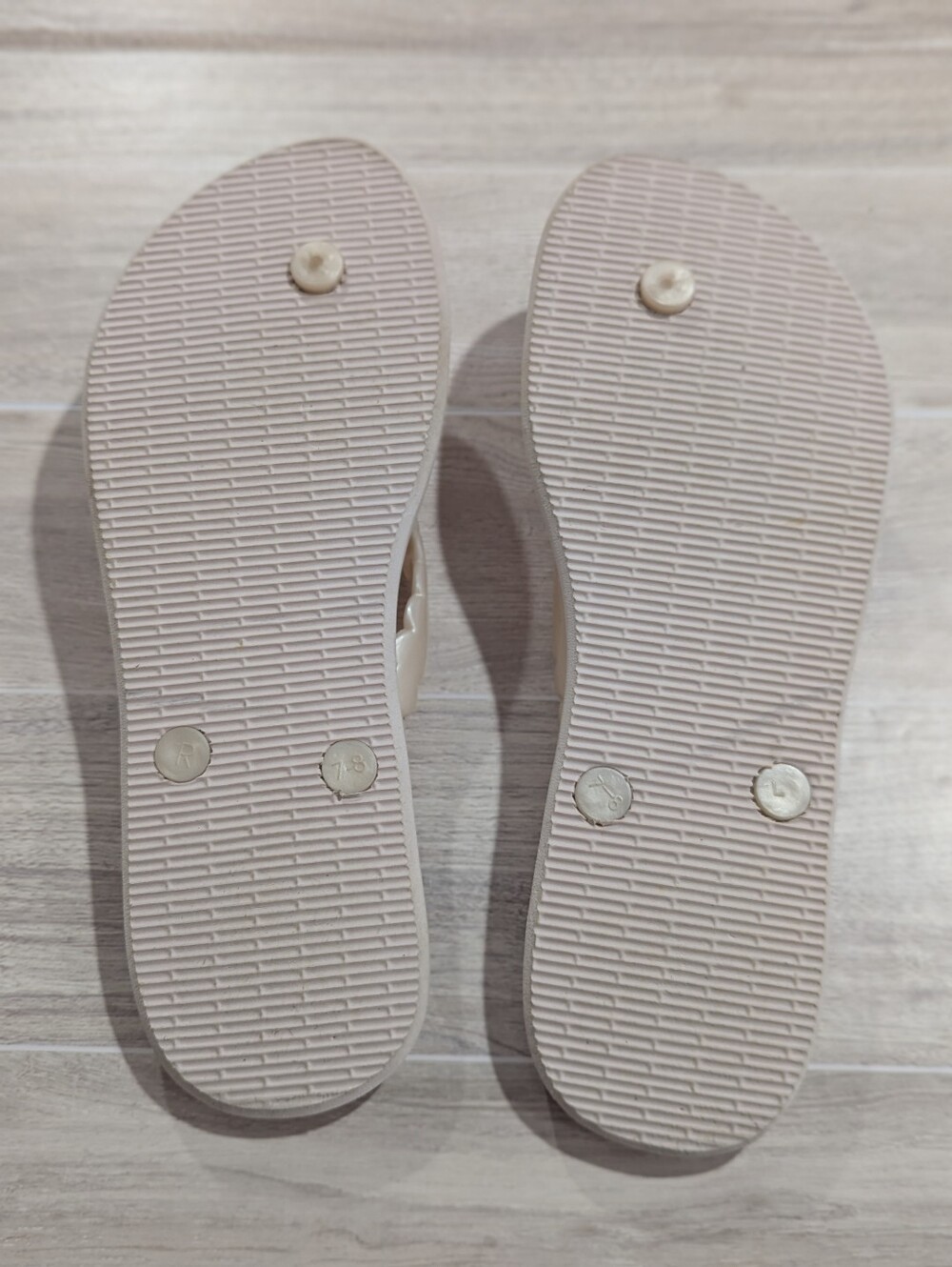 Kate Spade Cream Ivory Nova Scallop Bow Flip Flops Sz 8 *NWOT - Picture 11 of 11